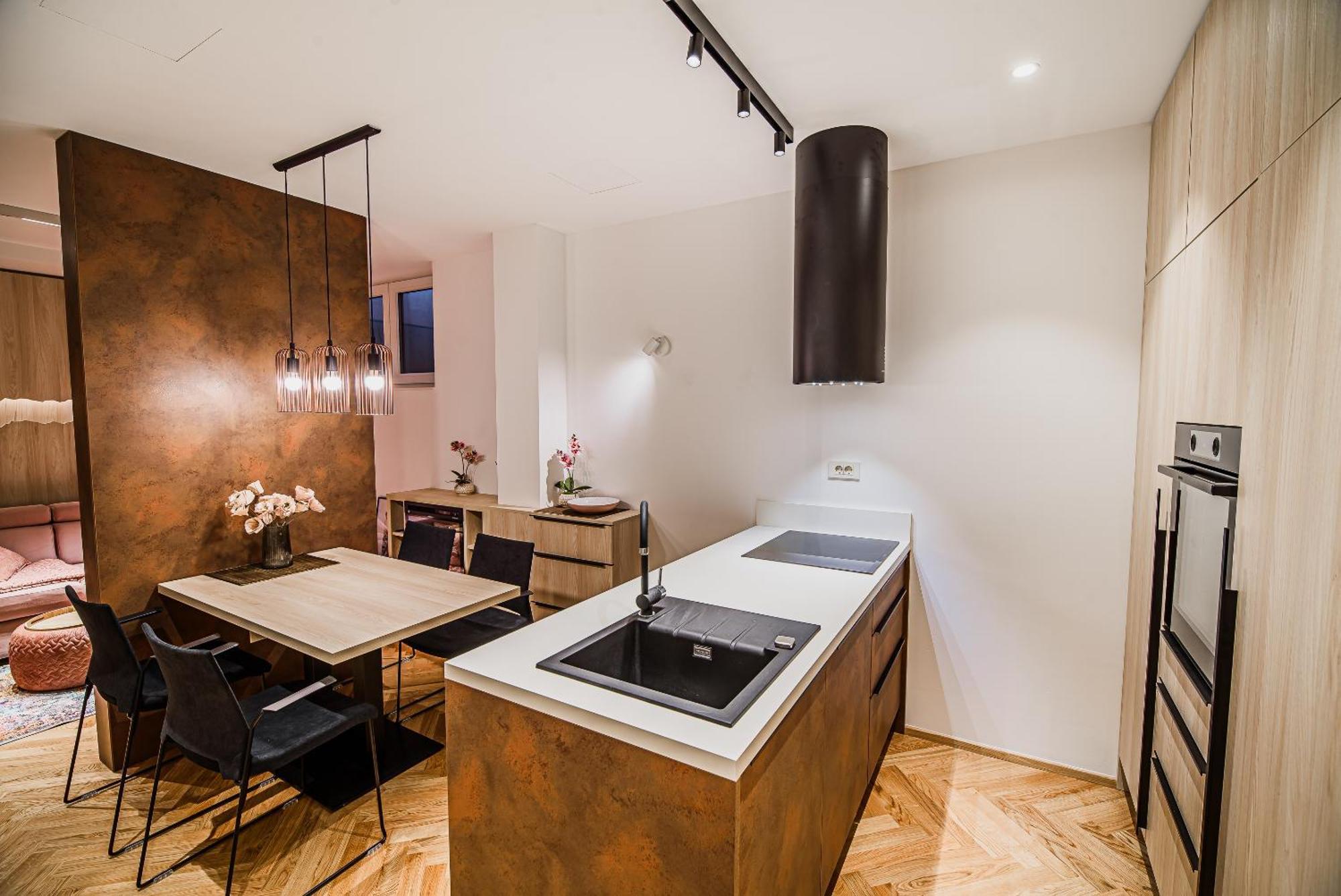 Slavec With Free Onsite Parking Apartment