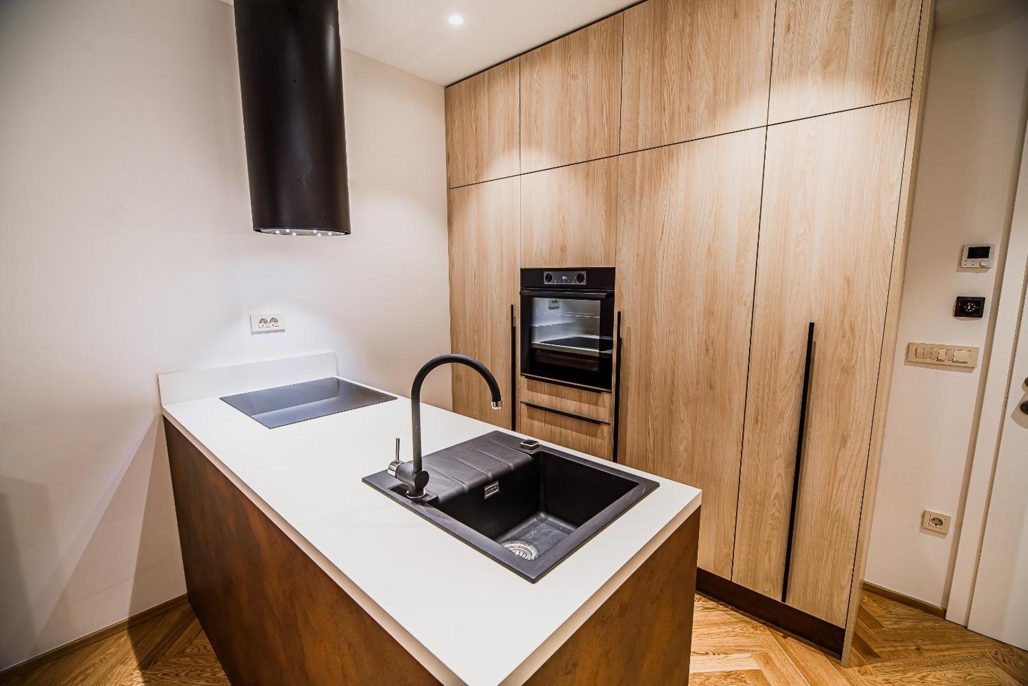 Slavec With Free Onsite Parking Apartment