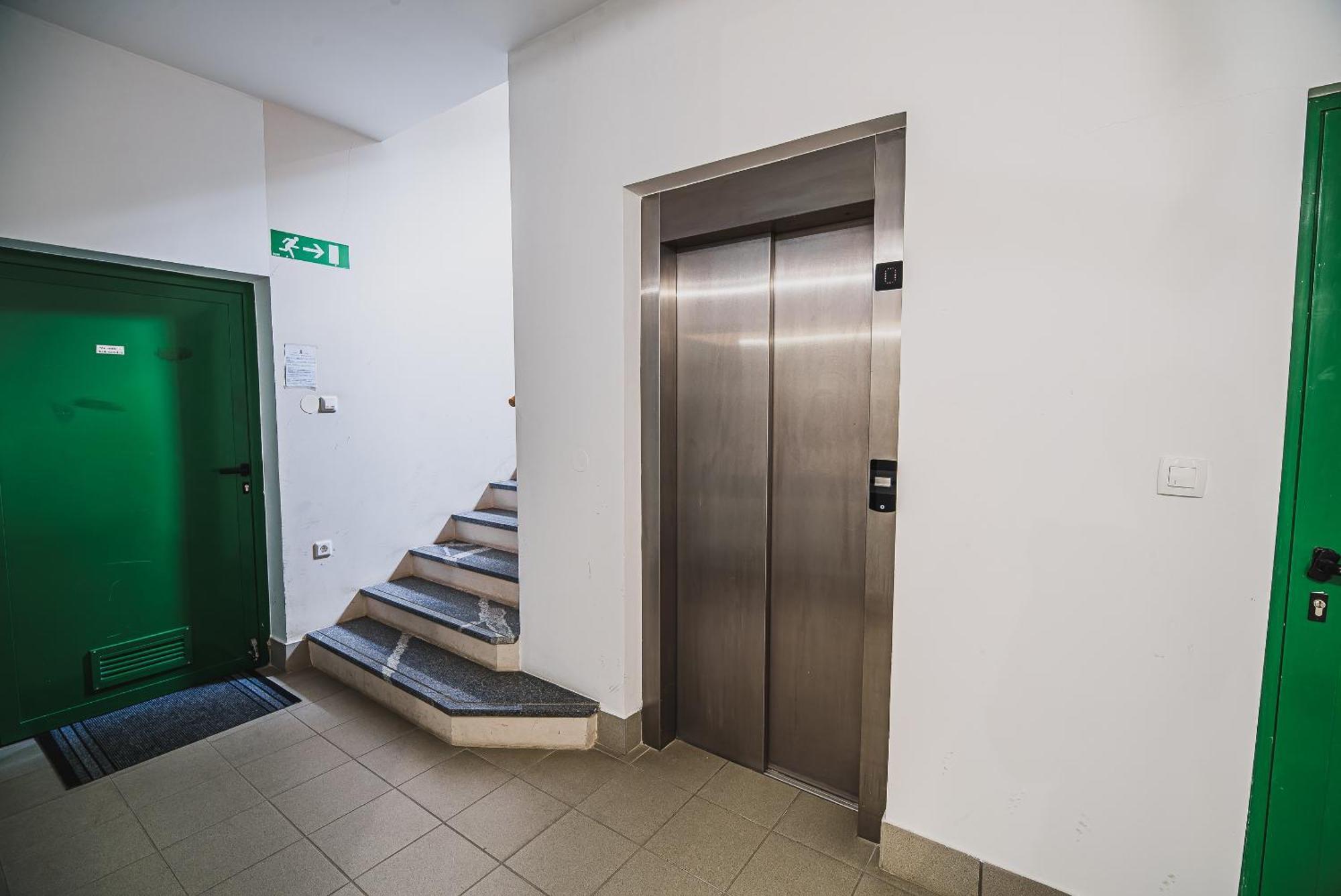 Slavec With Free Onsite Parking Apartment *