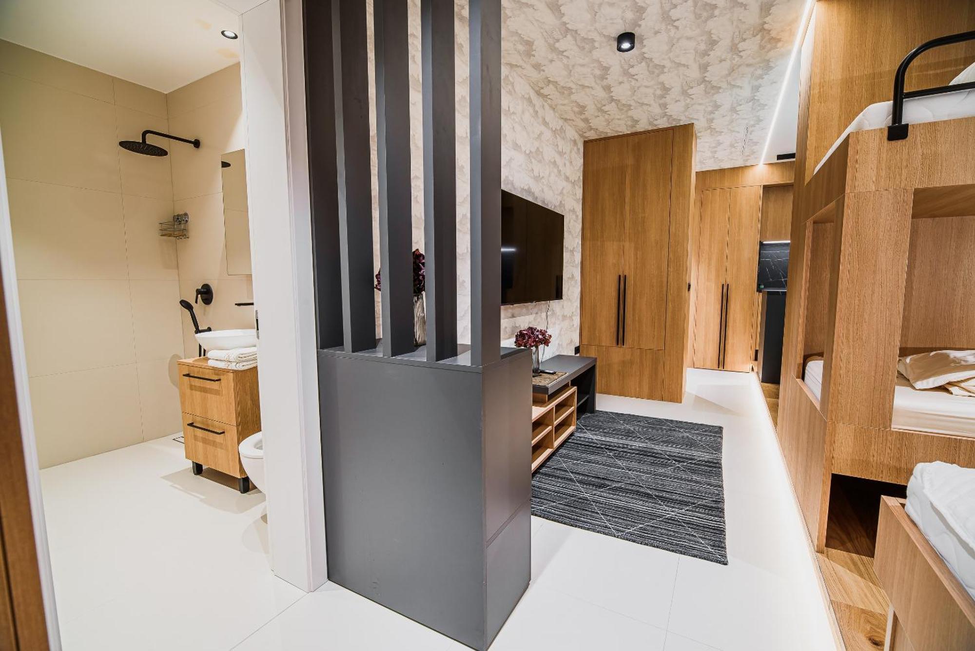 Slavec With Free Onsite Parking Apartment *