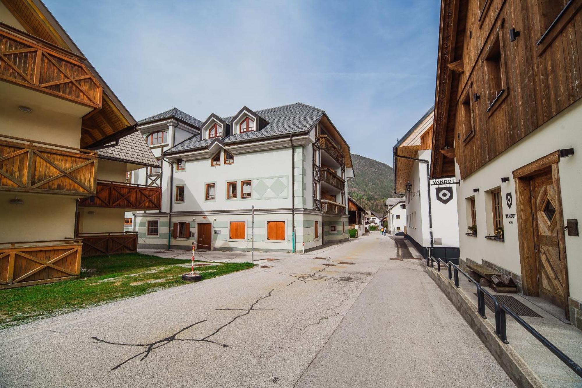 Slavec With Free Onsite Parking Apartment