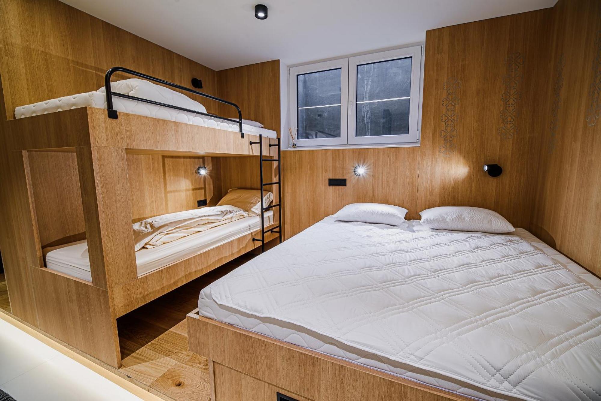 Slavec With Free Onsite Parking Apartment *