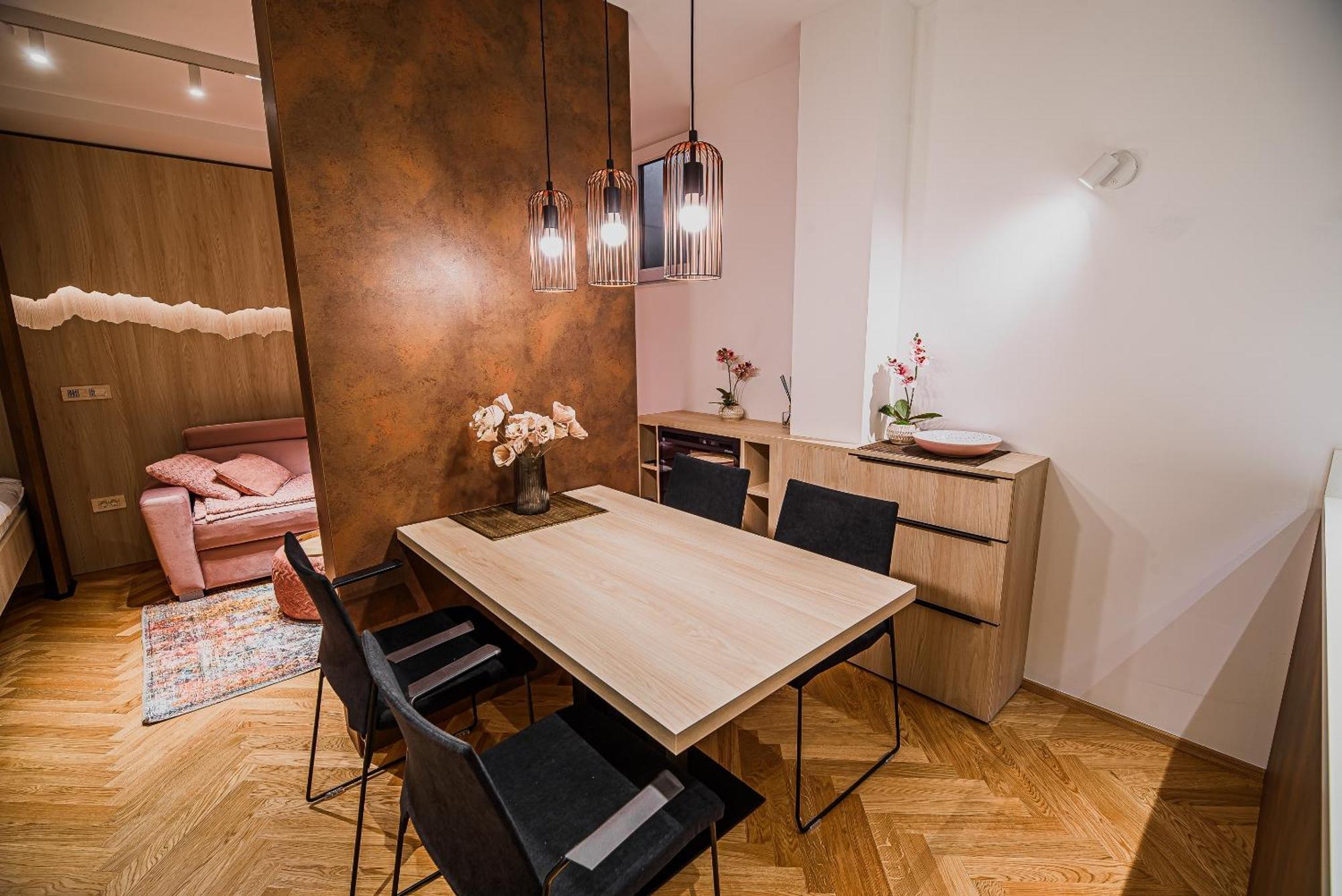 Slavec With Free Onsite Parking Apartment