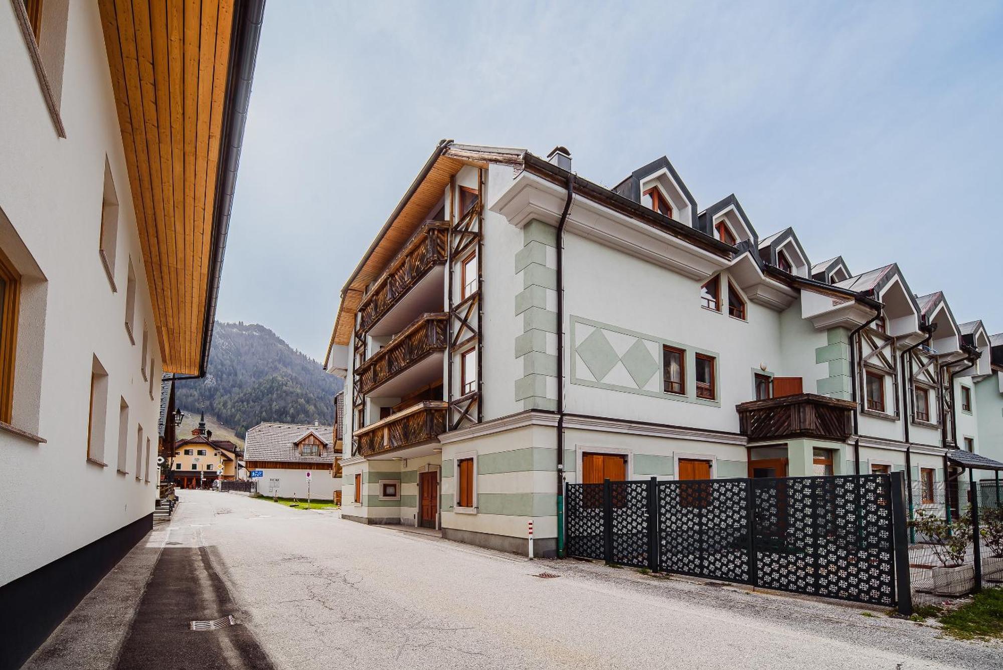 Slavec With Free Onsite Parking Apartment *